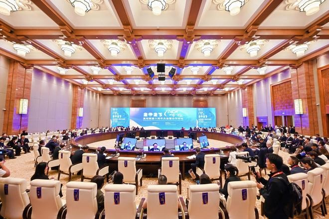 中国与共建“一带一路”国家深化多领域合作
